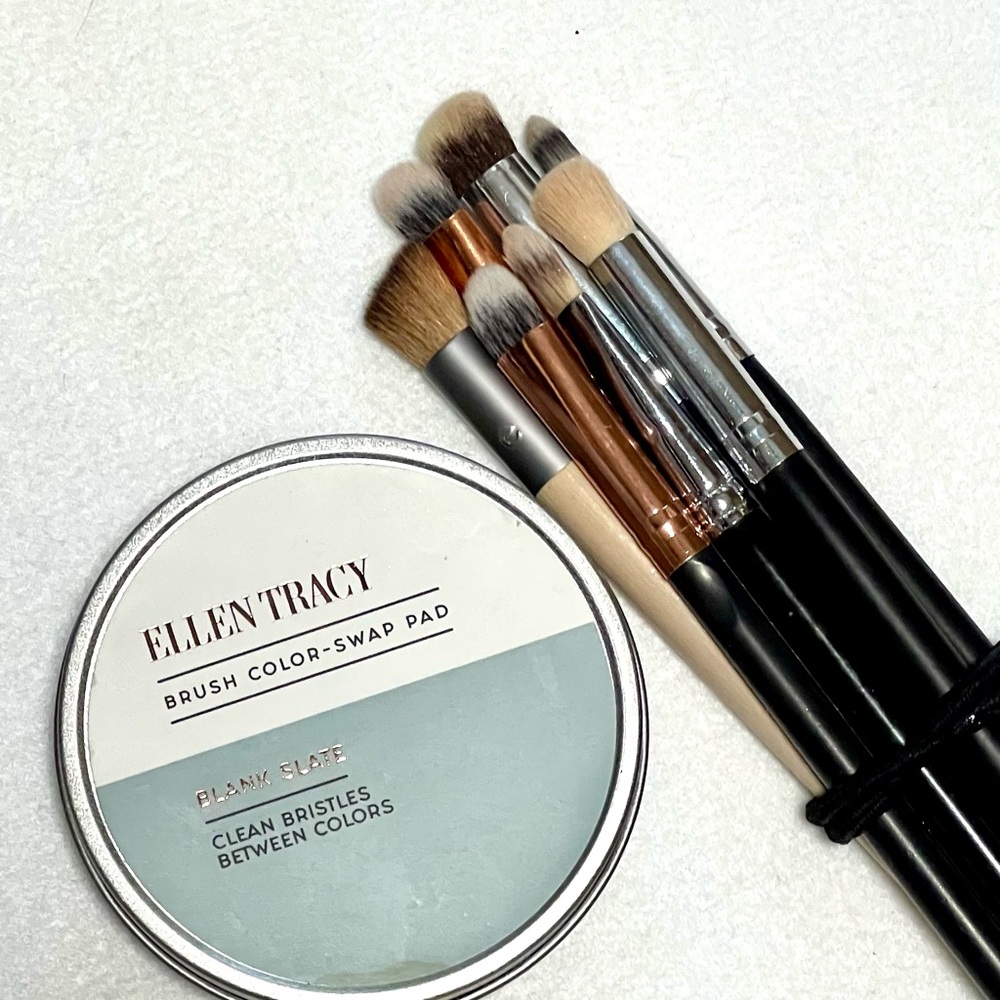 MAKE UP & BRUSH BUNDLE 🤩✨⭐️ - Picture 2 of 3